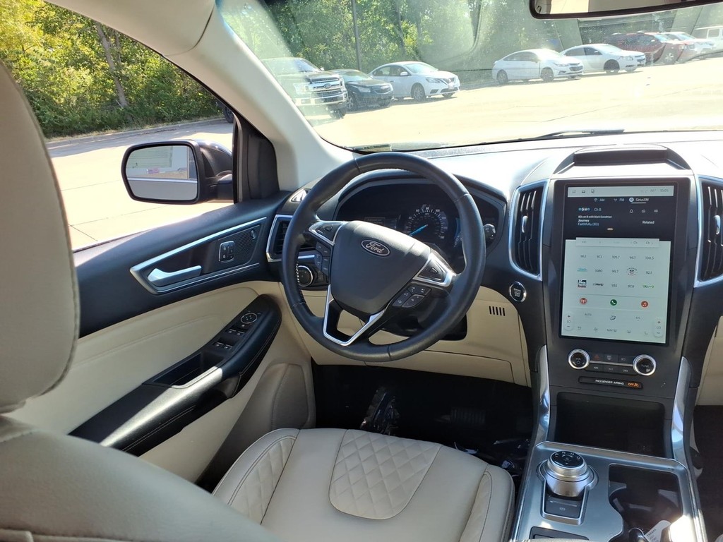 Ford Edge Vehicle Full-screen Gallery Image 09