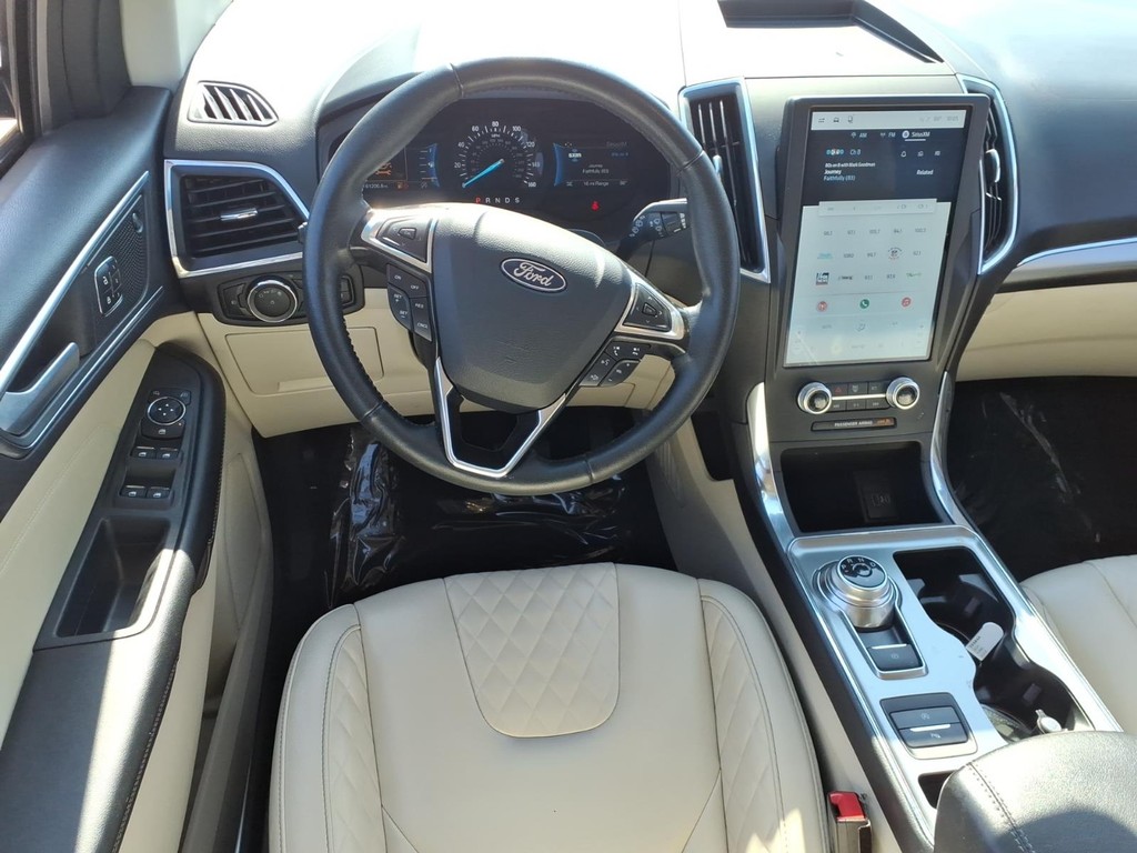 Ford Edge Vehicle Full-screen Gallery Image 10