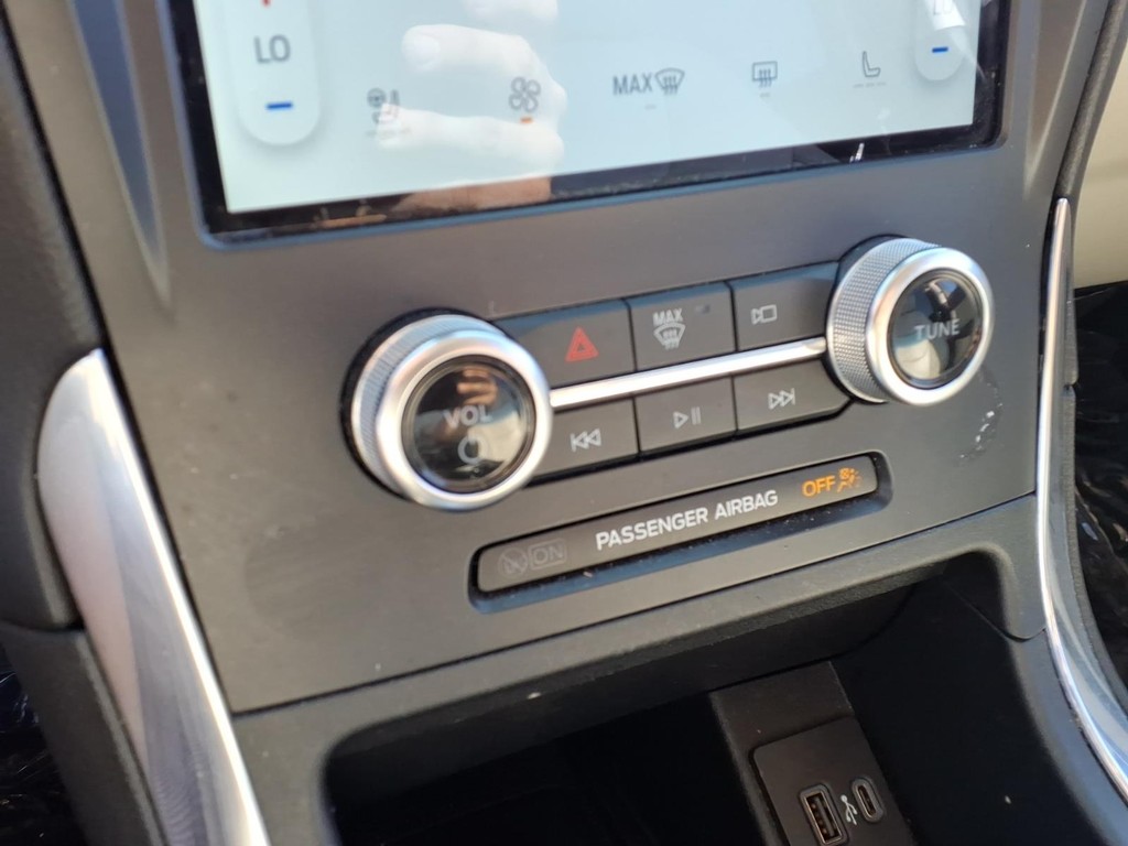 Ford Edge Vehicle Full-screen Gallery Image 14