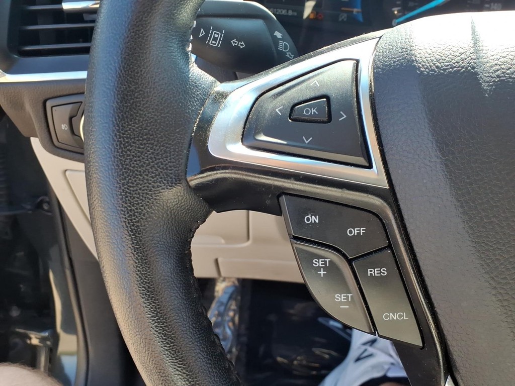 Ford Edge Vehicle Full-screen Gallery Image 16
