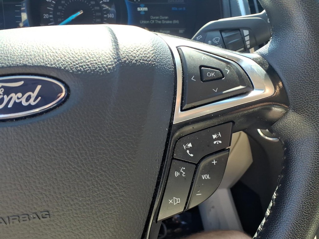 Ford Edge Vehicle Full-screen Gallery Image 17