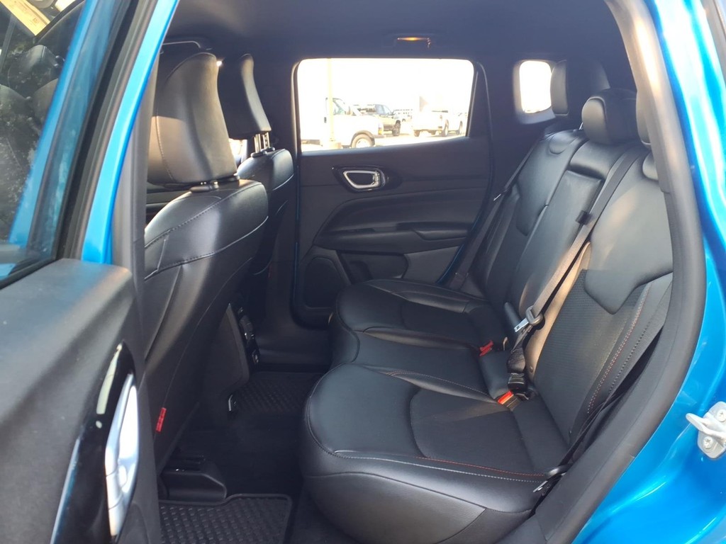 Jeep Compass Vehicle Full-screen Gallery Image 6