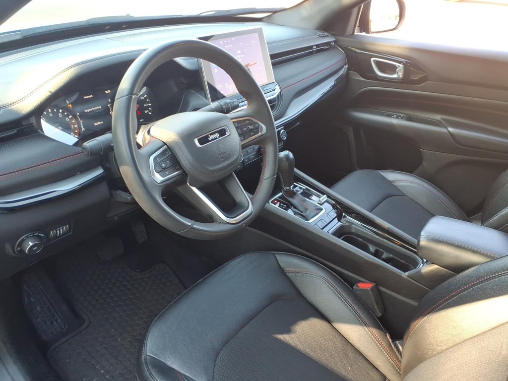 Jeep Compass Vehicle Full-screen Gallery Image 7