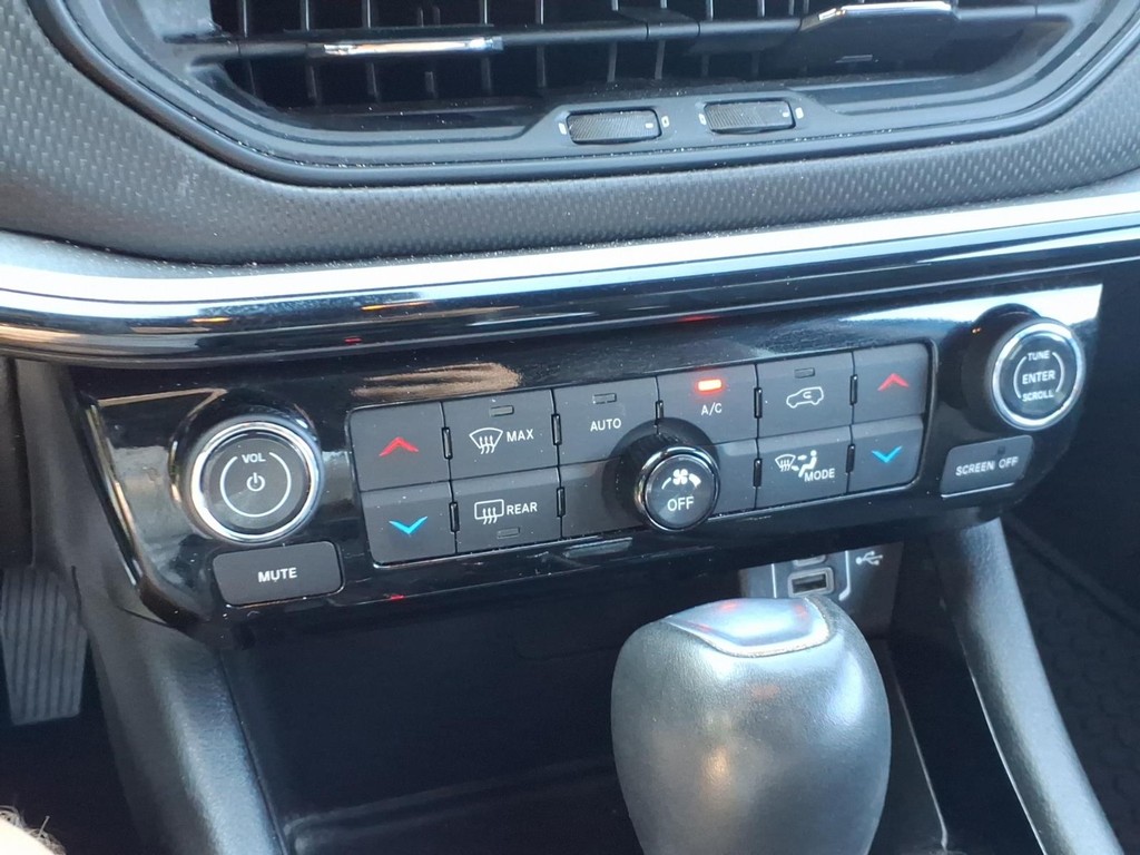 Jeep Compass Vehicle Full-screen Gallery Image 10