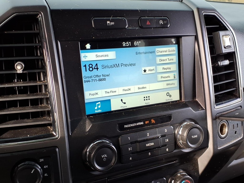 Ford F-150 Vehicle Full-screen Gallery Image 12