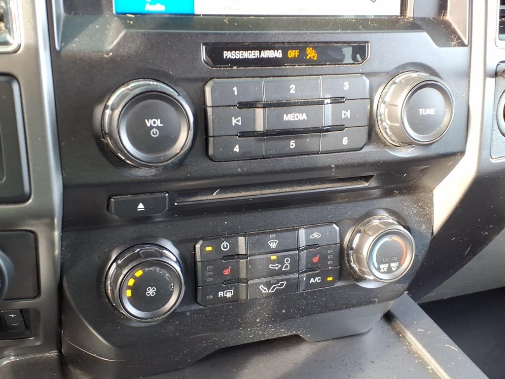 Ford F-150 Vehicle Full-screen Gallery Image 14