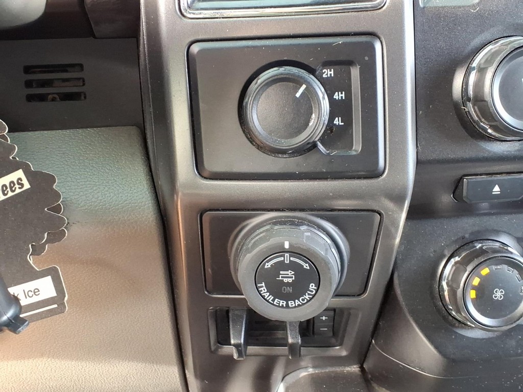 Ford F-150 Vehicle Full-screen Gallery Image 15