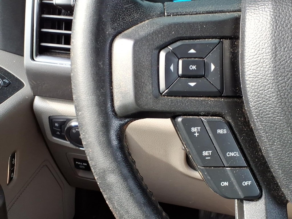 Ford F-150 Vehicle Full-screen Gallery Image 16