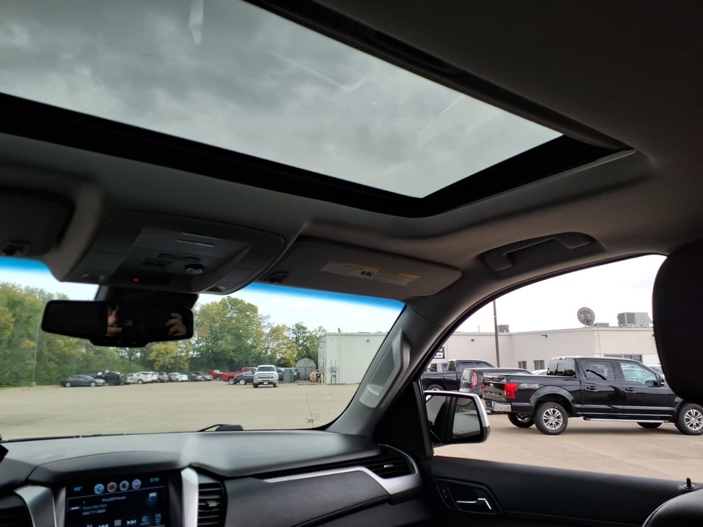 Chevrolet Tahoe Vehicle Full-screen Gallery Image 11