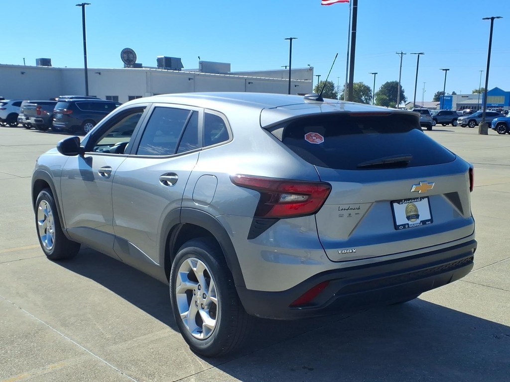 Chevrolet Trax Vehicle Full-screen Gallery Image 3