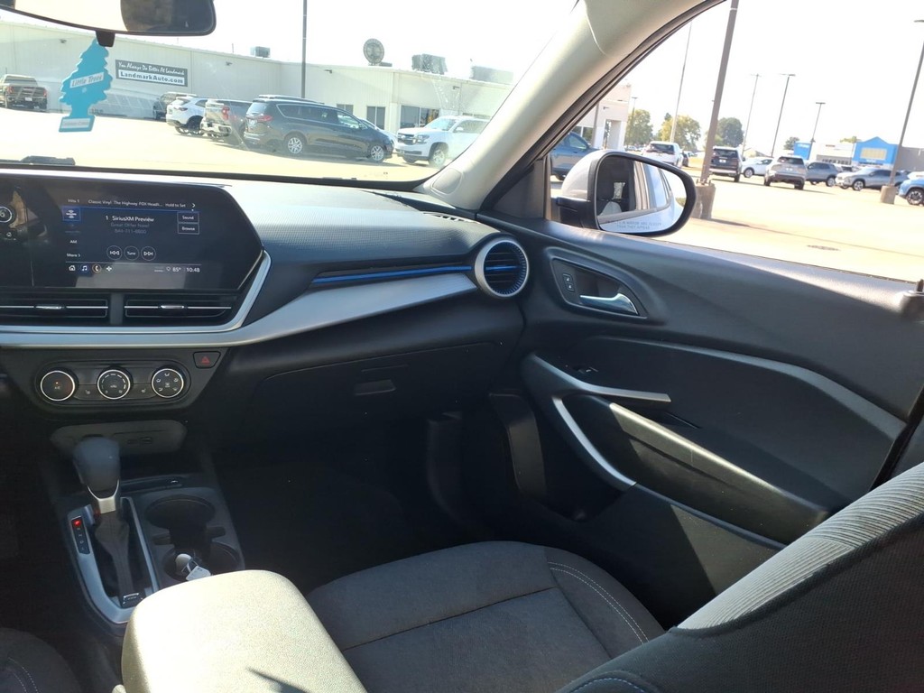 Chevrolet Trax Vehicle Full-screen Gallery Image 8