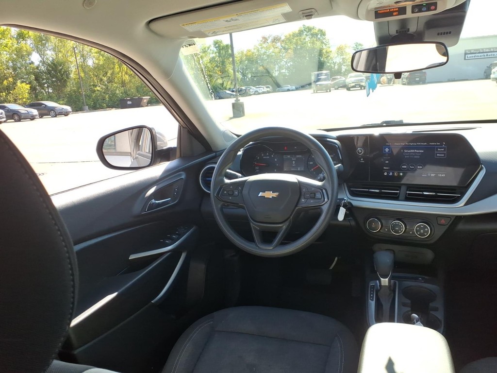 Chevrolet Trax Vehicle Full-screen Gallery Image 9