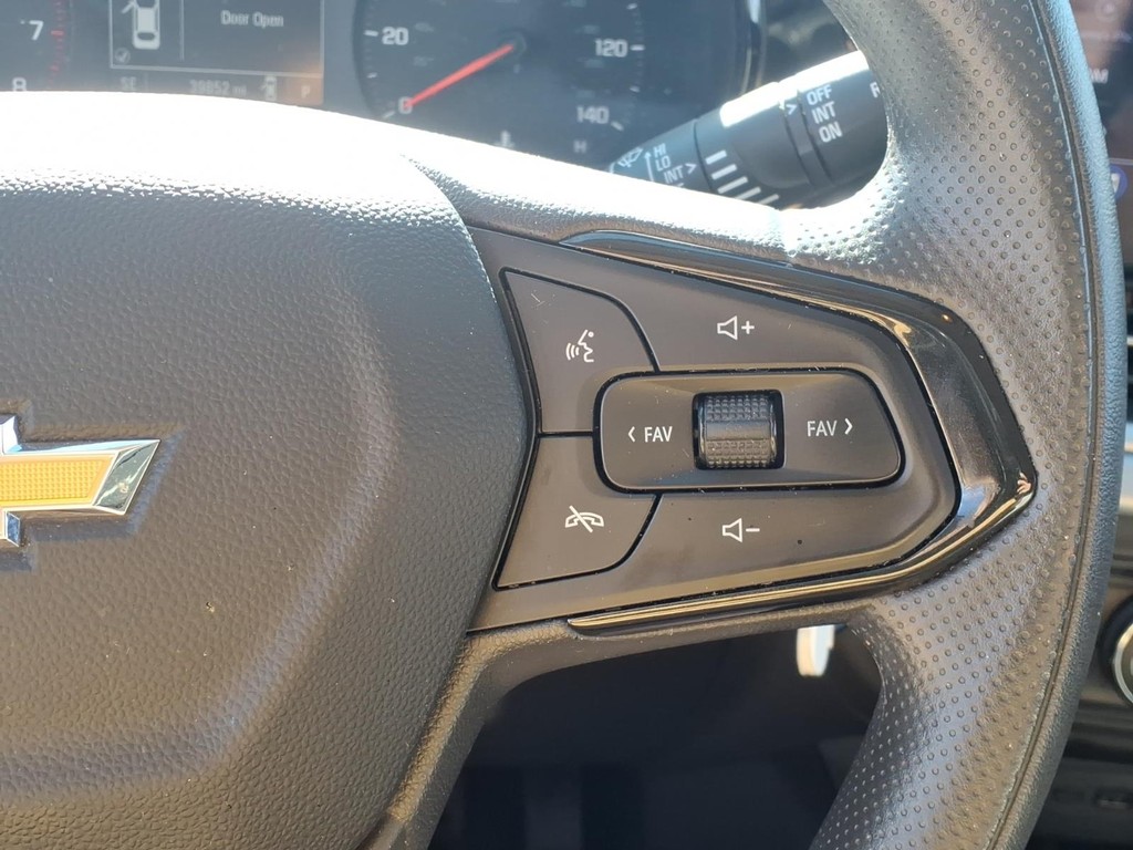 Chevrolet Trax Vehicle Full-screen Gallery Image 17