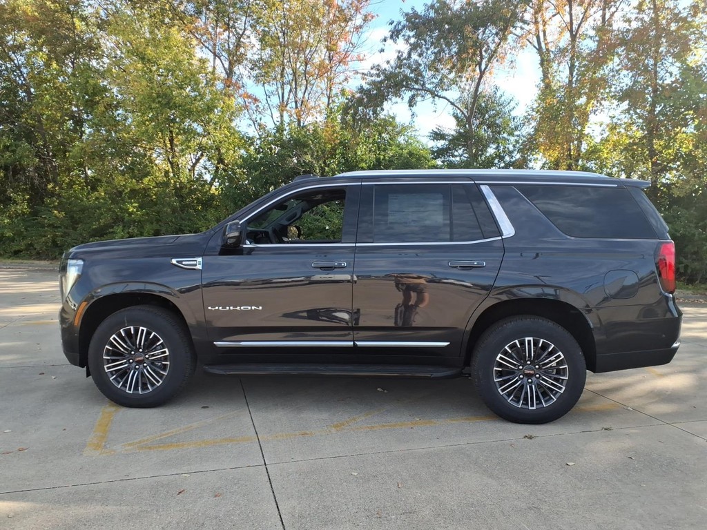GMC Yukon Vehicle Full-screen Gallery Image 2