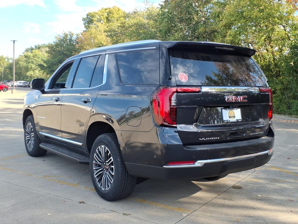 GMC Yukon Vehicle Full-screen Gallery Image 3
