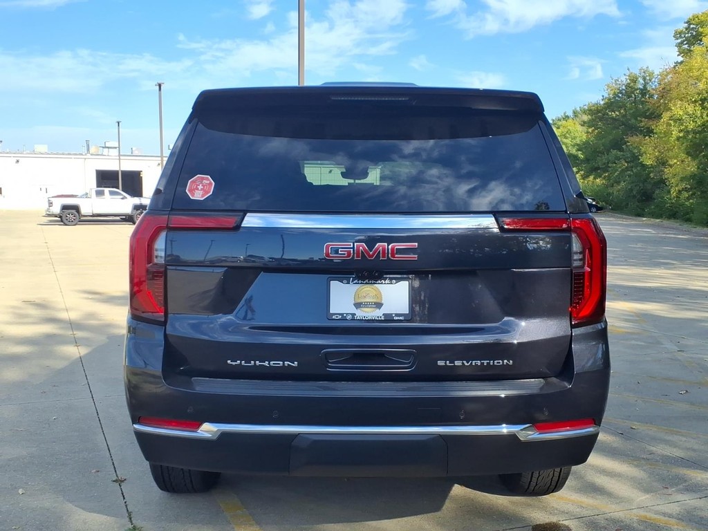 GMC Yukon Vehicle Full-screen Gallery Image 4