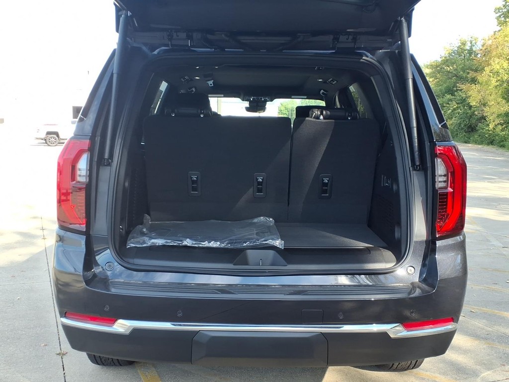GMC Yukon Vehicle Full-screen Gallery Image 5