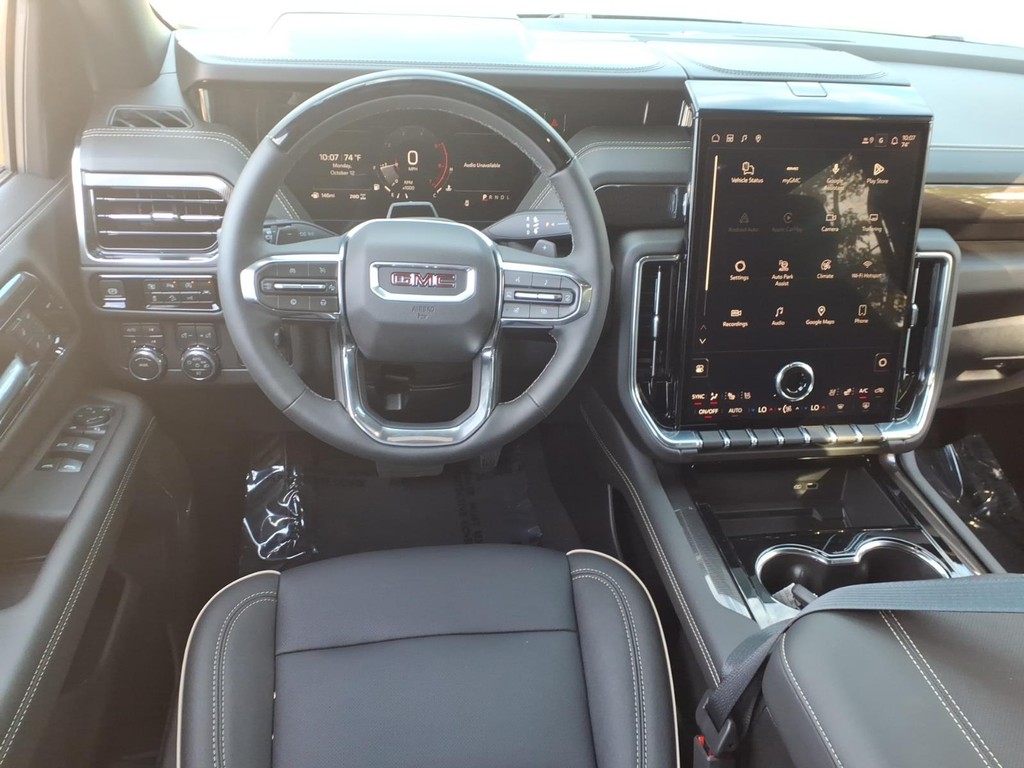 GMC Yukon Vehicle Full-screen Gallery Image 10