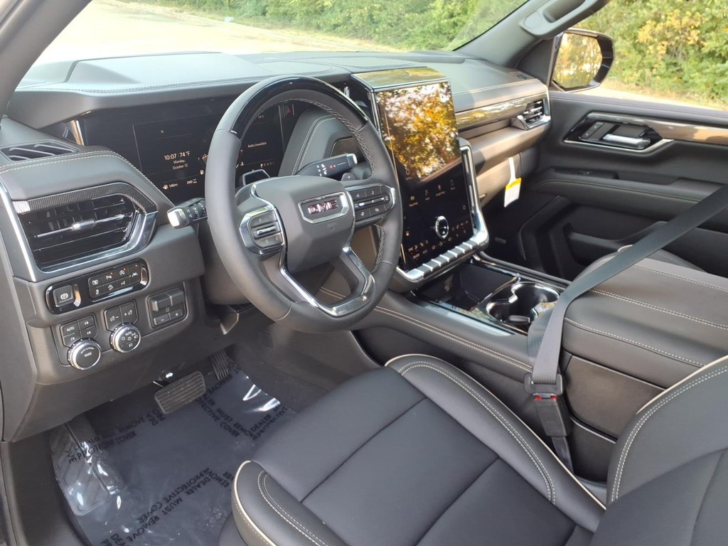 GMC Yukon Vehicle Full-screen Gallery Image 12