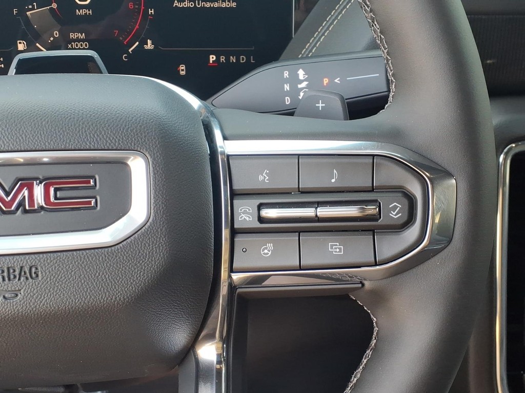 GMC Yukon Vehicle Full-screen Gallery Image 17