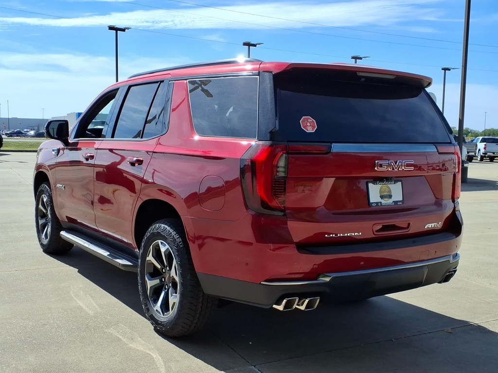 GMC Yukon Vehicle Full-screen Gallery Image 3
