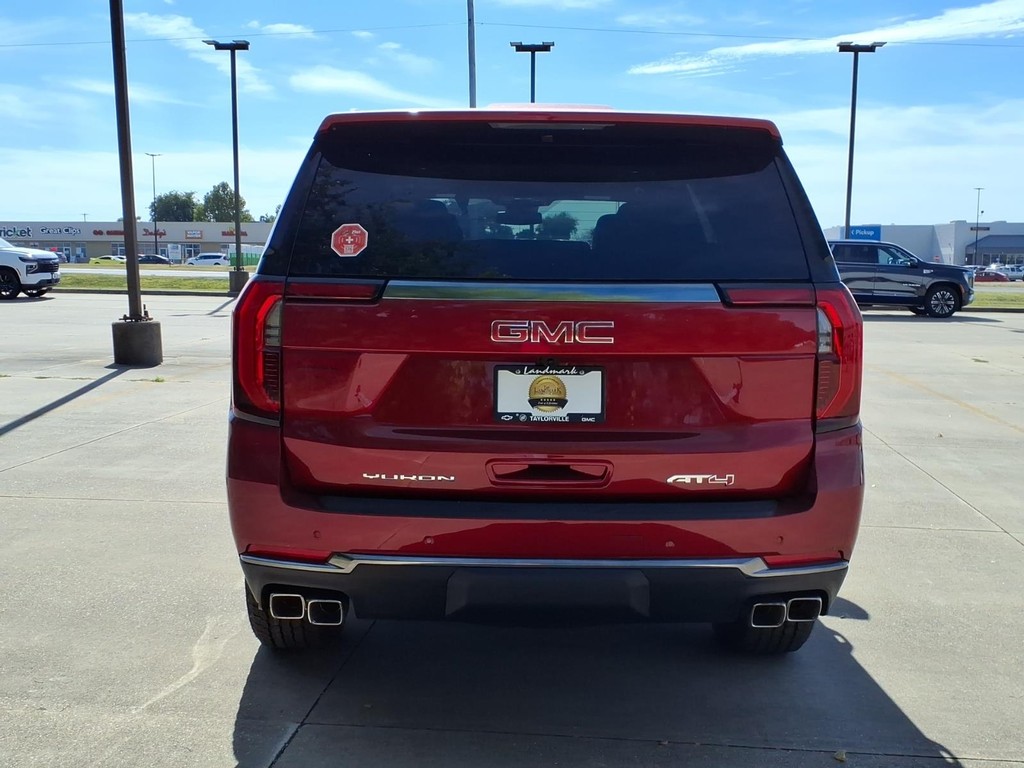 GMC Yukon Vehicle Full-screen Gallery Image 4