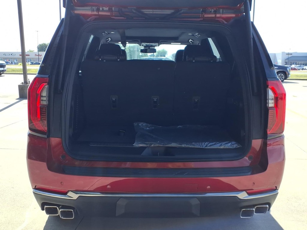 GMC Yukon Vehicle Full-screen Gallery Image 5