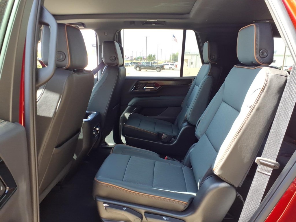 GMC Yukon Vehicle Full-screen Gallery Image 6