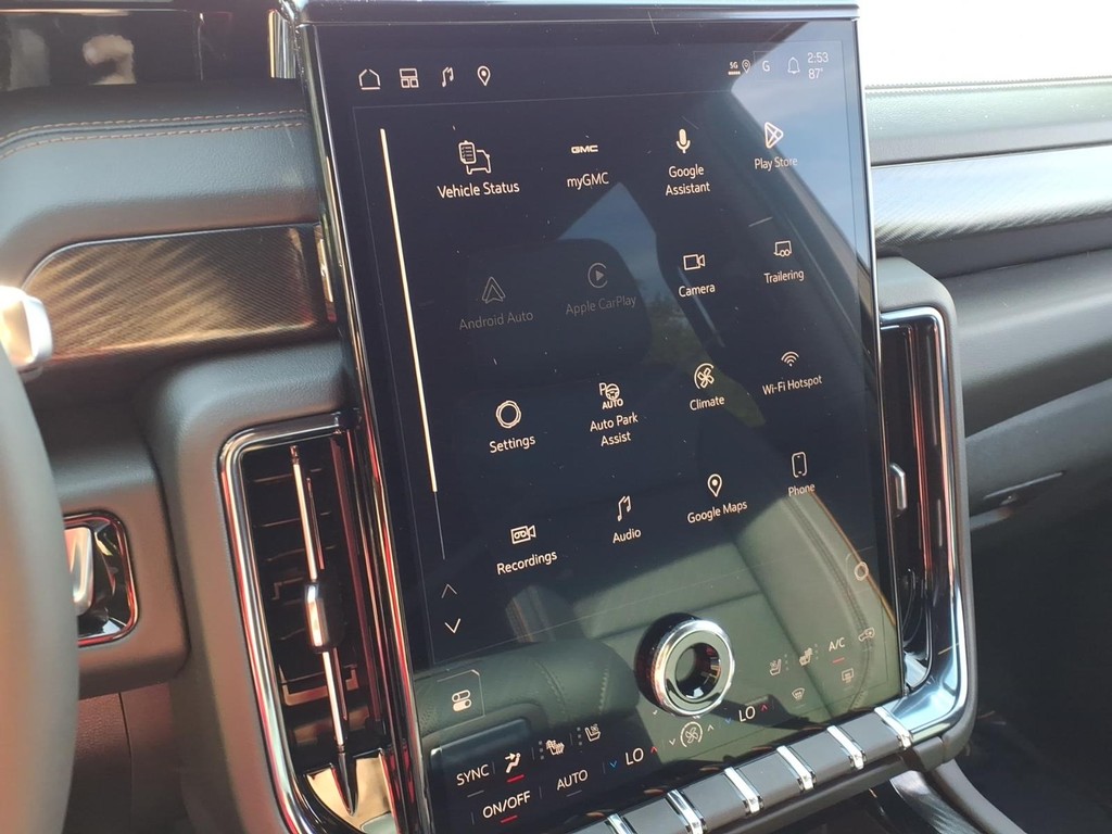 GMC Yukon Vehicle Full-screen Gallery Image 12