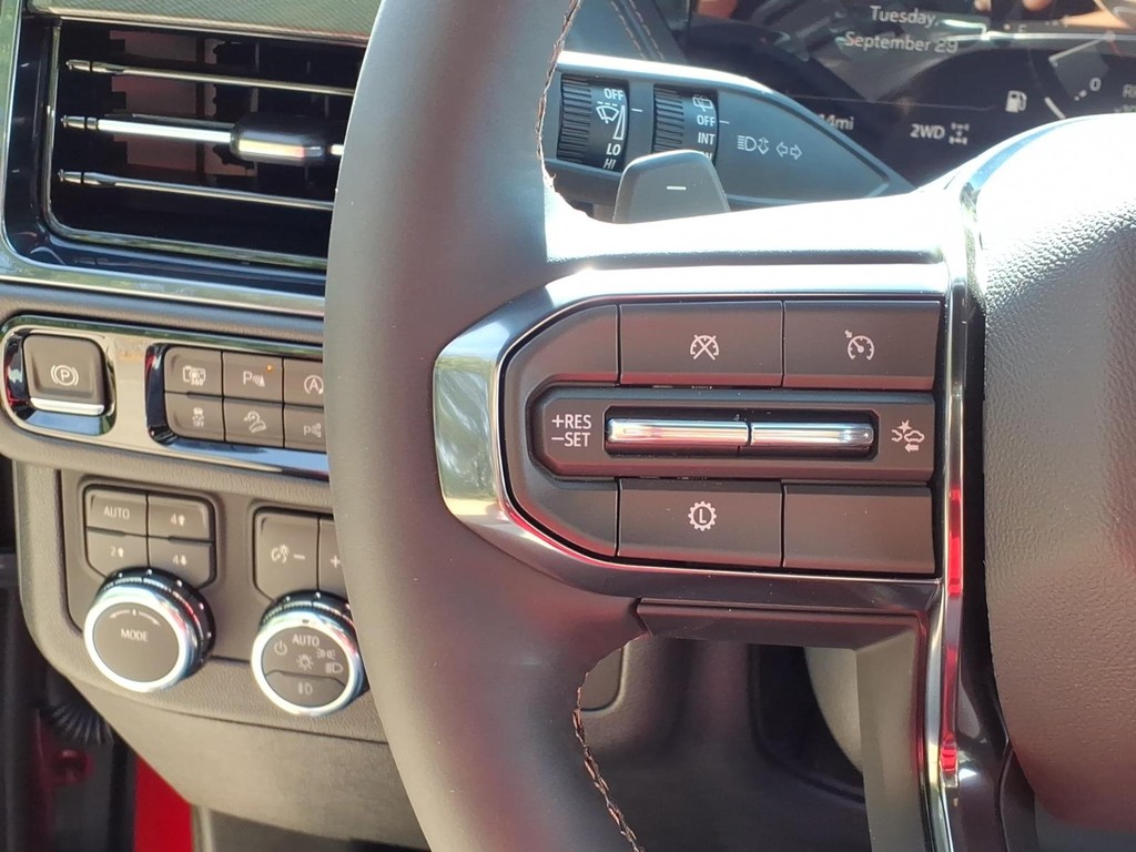 GMC Yukon Vehicle Full-screen Gallery Image 15