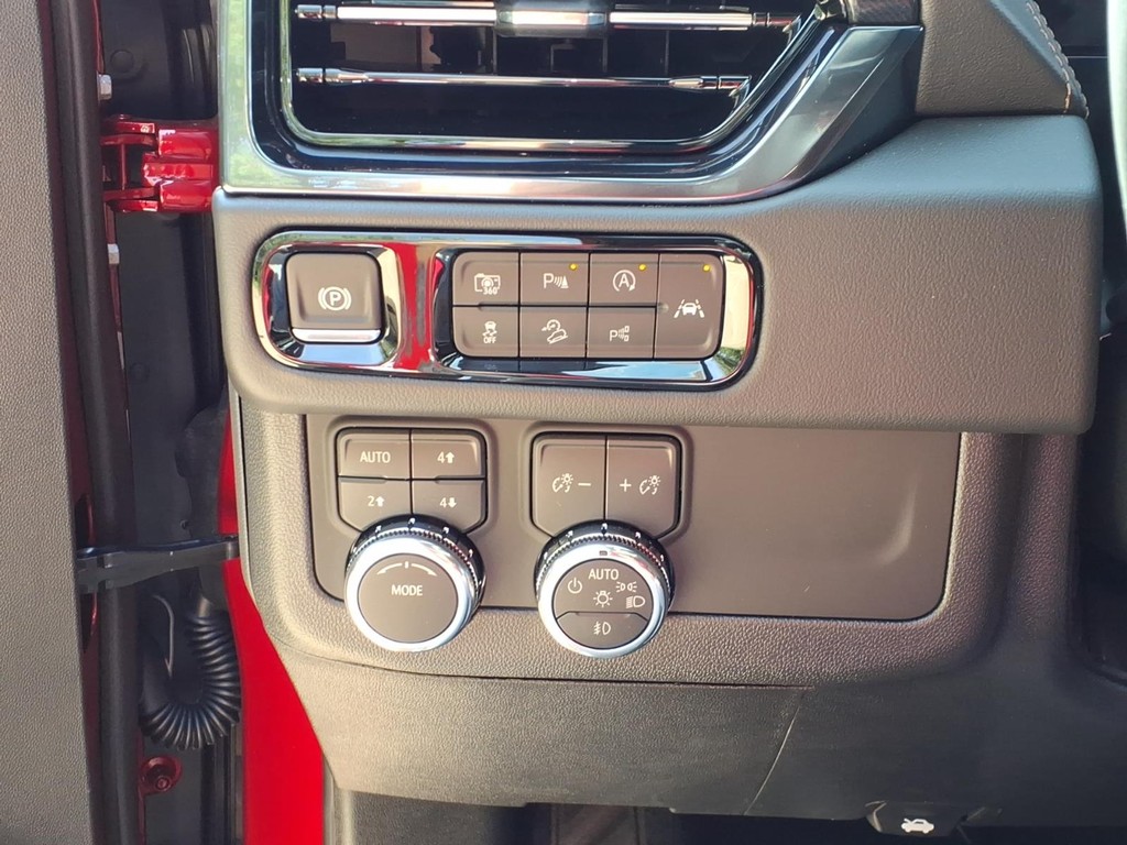 GMC Yukon Vehicle Full-screen Gallery Image 18