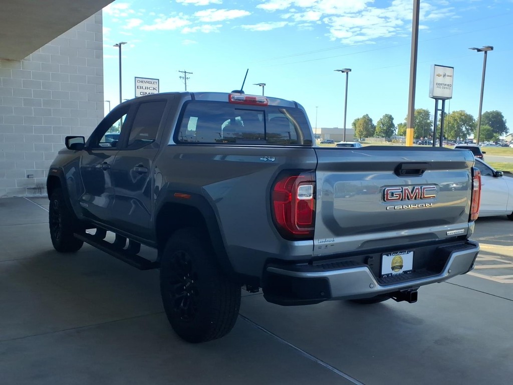 GMC Canyon Vehicle Full-screen Gallery Image 2
