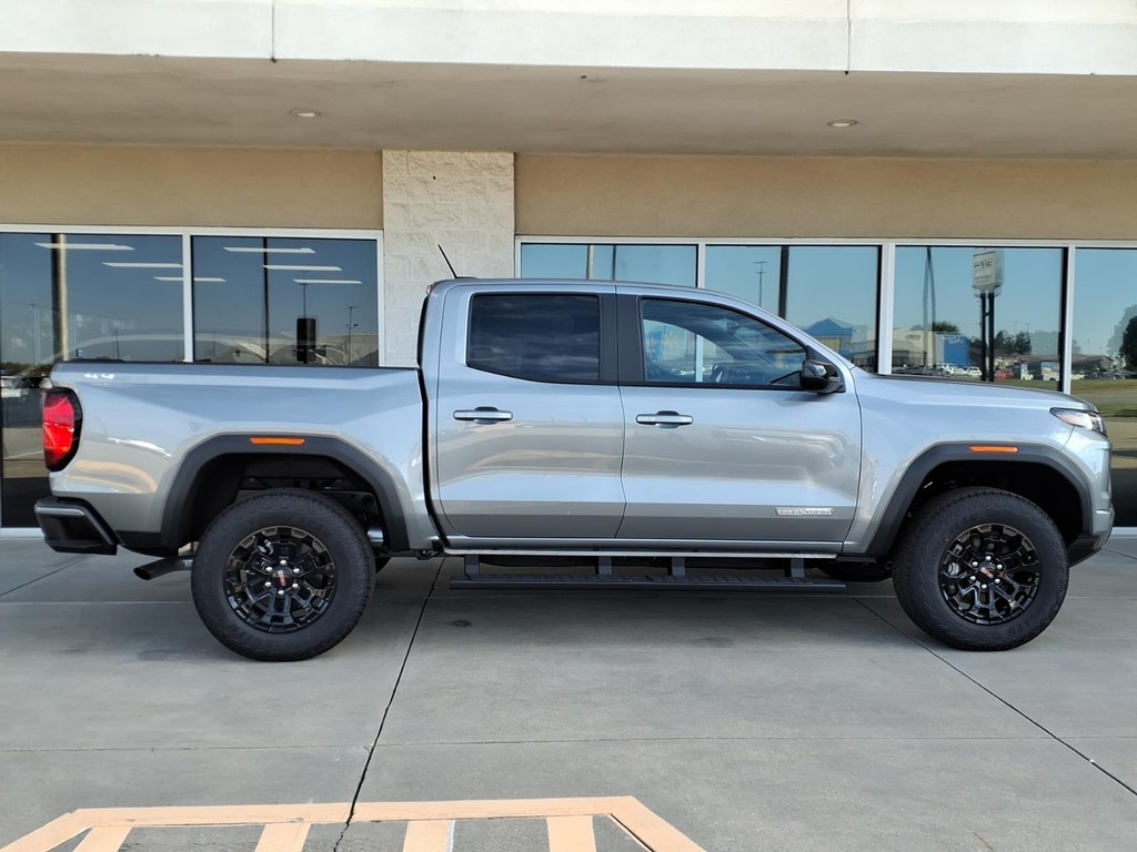 GMC Canyon Vehicle Full-screen Gallery Image 5
