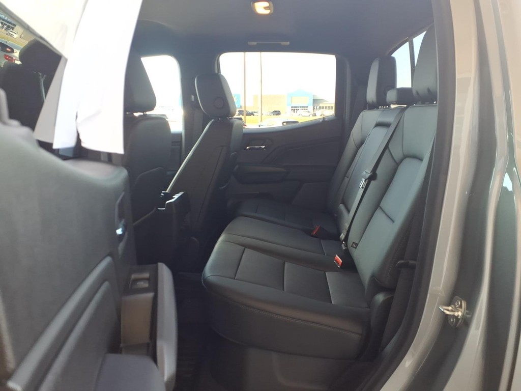 GMC Canyon Vehicle Full-screen Gallery Image 6