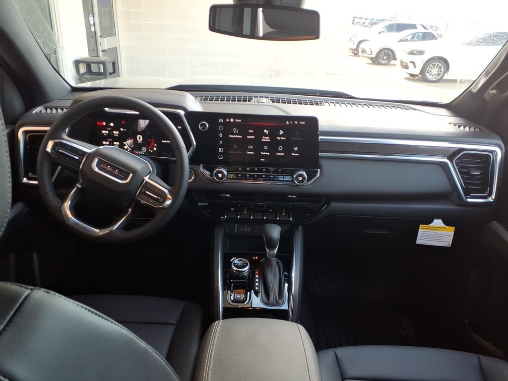 GMC Canyon Vehicle Full-screen Gallery Image 7