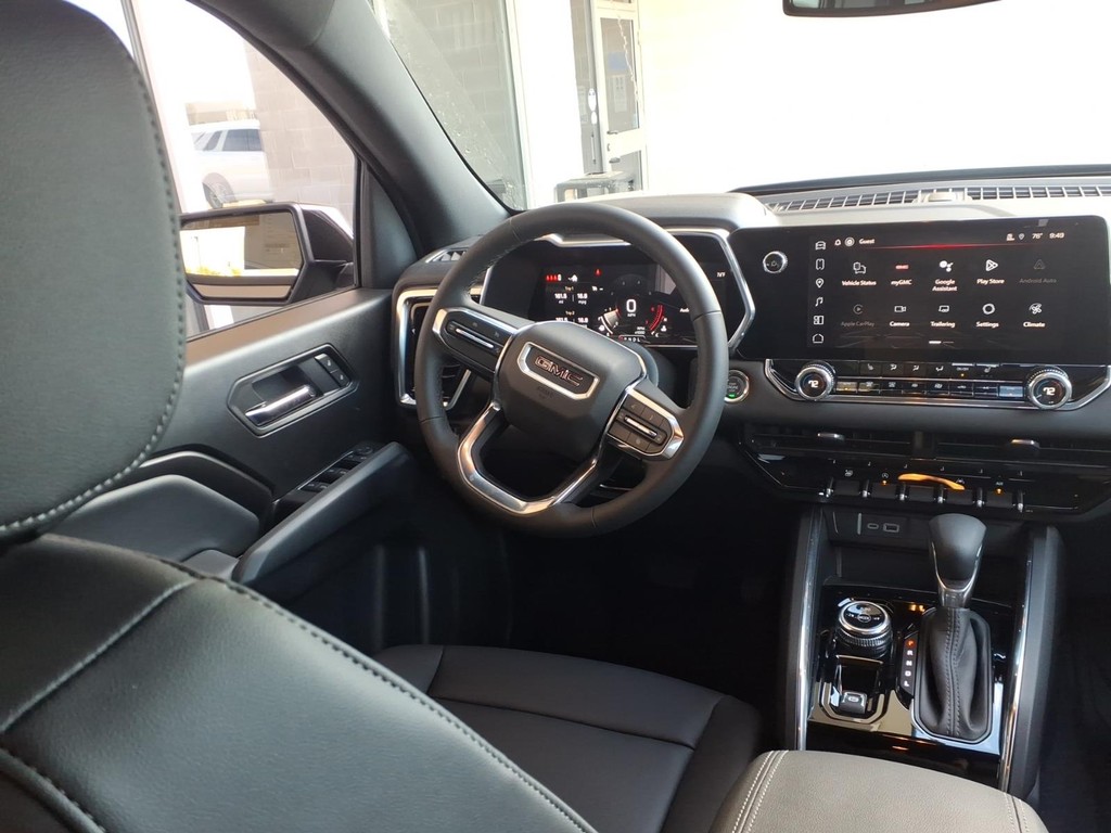 GMC Canyon Vehicle Full-screen Gallery Image 9
