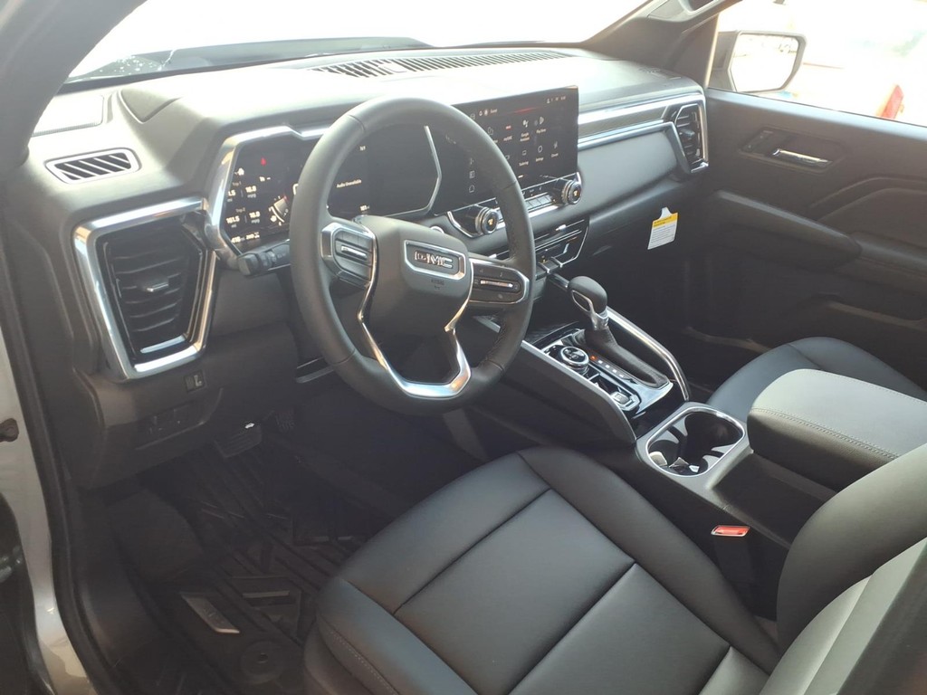 GMC Canyon Vehicle Full-screen Gallery Image 11