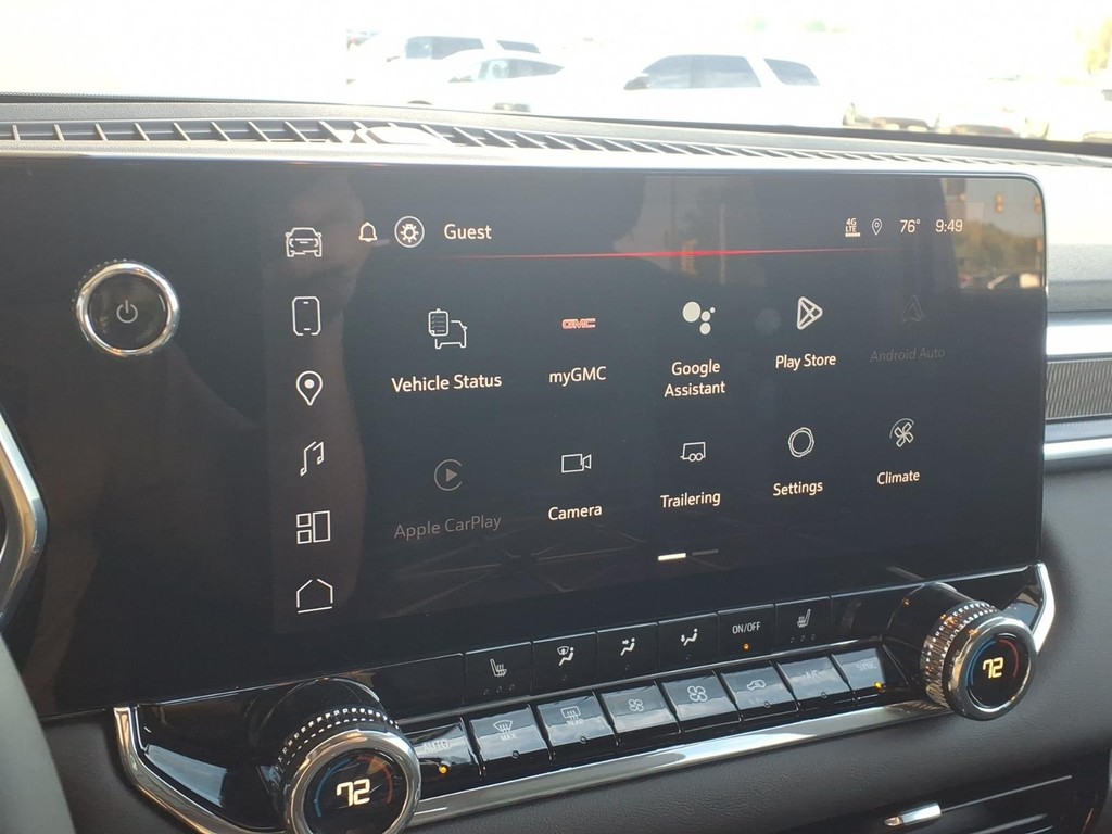 GMC Canyon Vehicle Full-screen Gallery Image 12