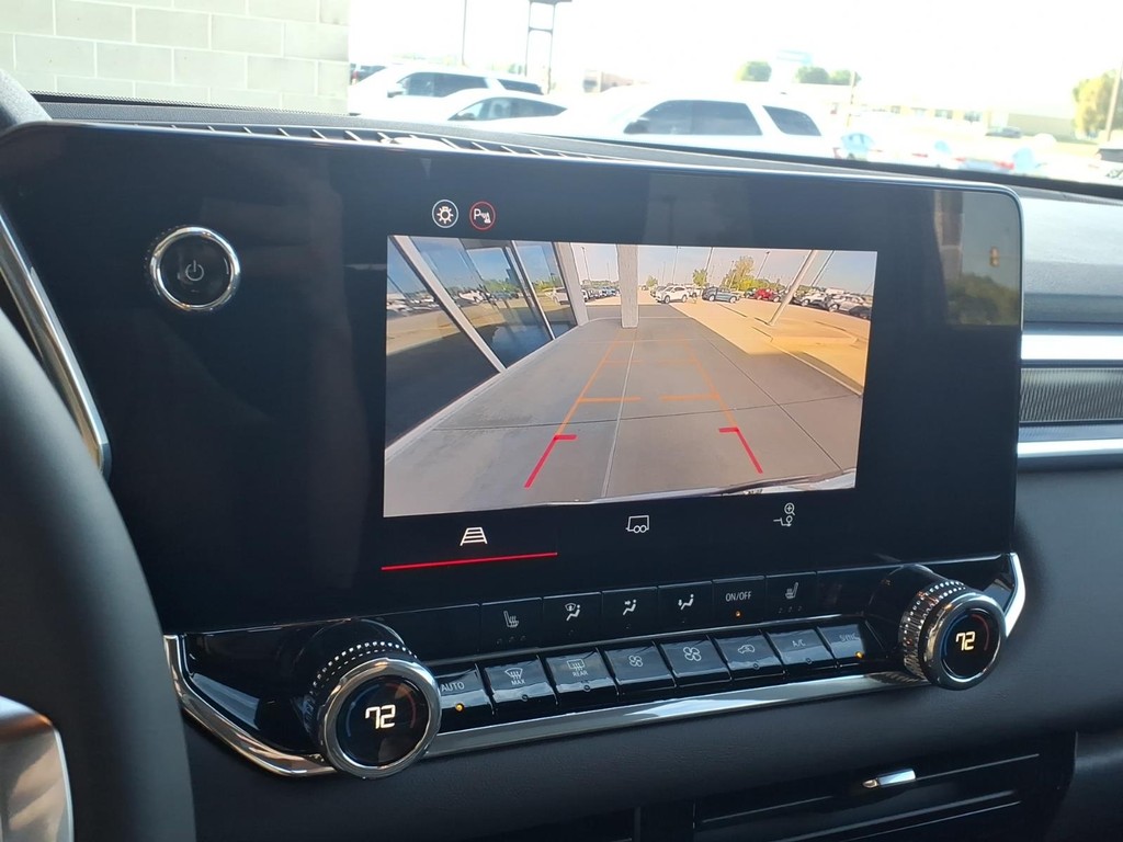 GMC Canyon Vehicle Full-screen Gallery Image 13