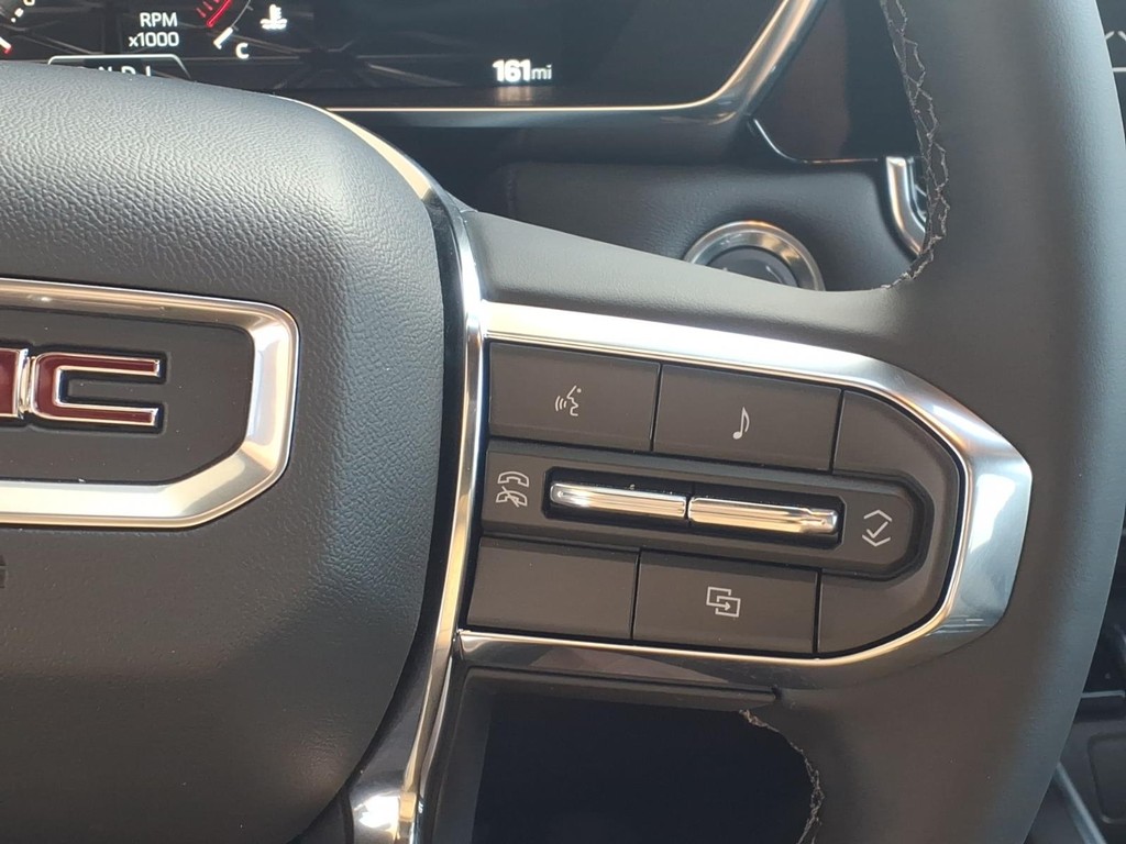 GMC Canyon Vehicle Full-screen Gallery Image 17