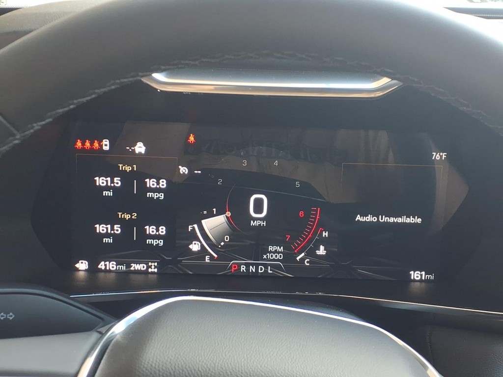 GMC Canyon Vehicle Full-screen Gallery Image 18
