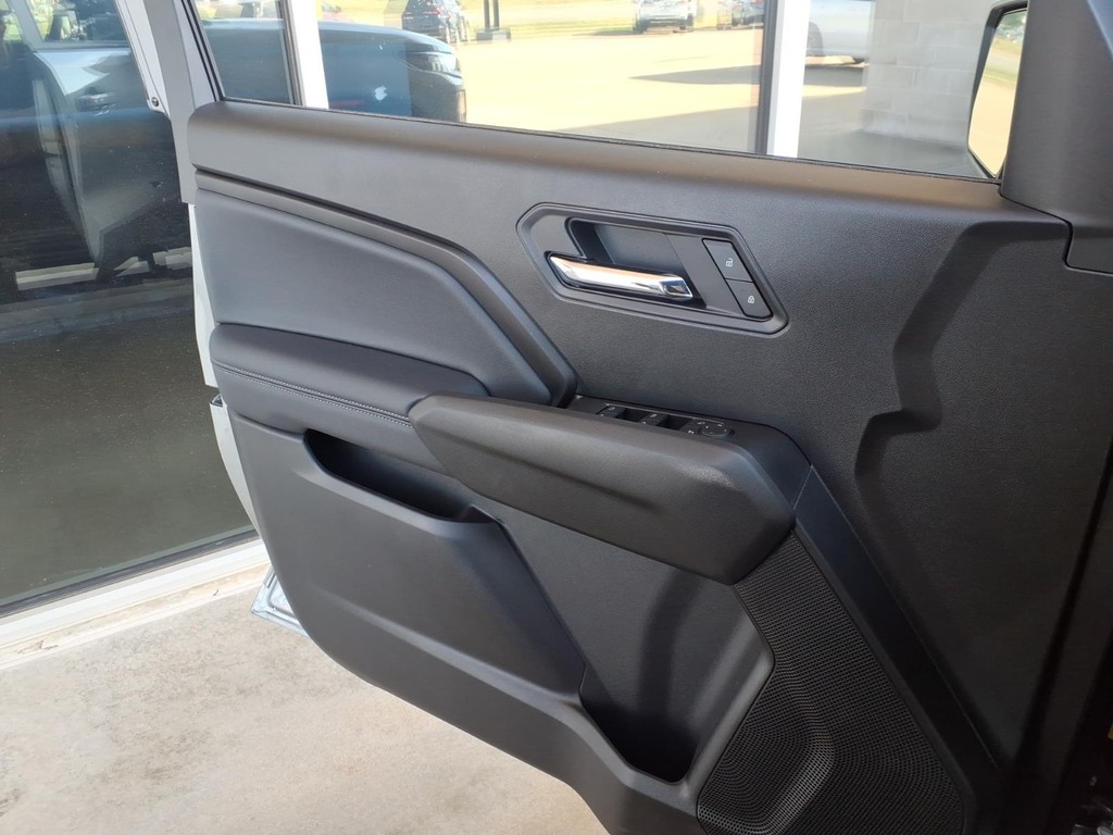 GMC Canyon Vehicle Full-screen Gallery Image 19