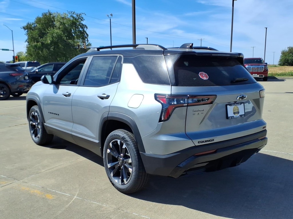 Chevrolet Equinox Vehicle Full-screen Gallery Image 3