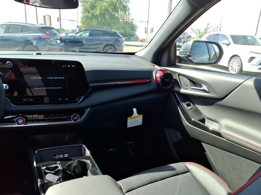Chevrolet Equinox Vehicle Full-screen Gallery Image 8