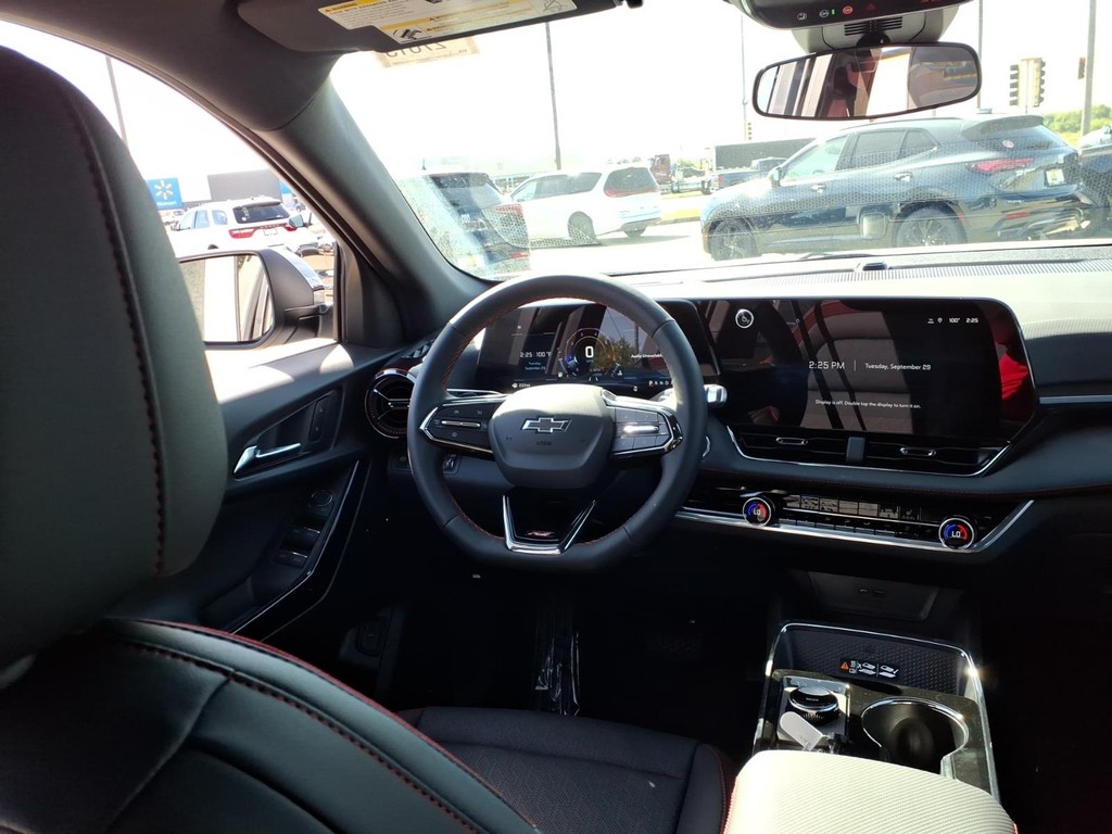 Chevrolet Equinox Vehicle Full-screen Gallery Image 9