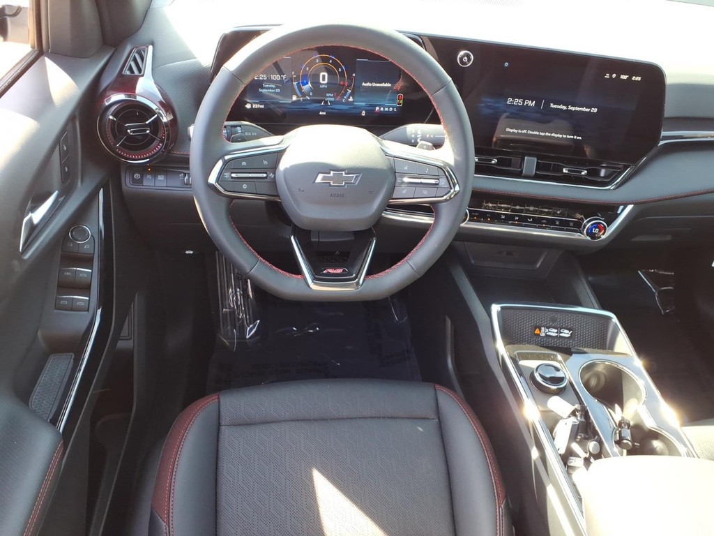 Chevrolet Equinox Vehicle Full-screen Gallery Image 10