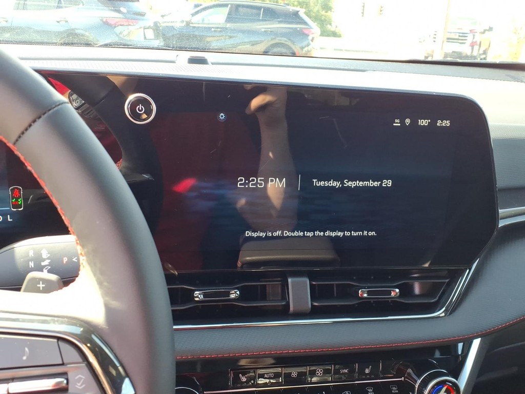 Chevrolet Equinox Vehicle Full-screen Gallery Image 12