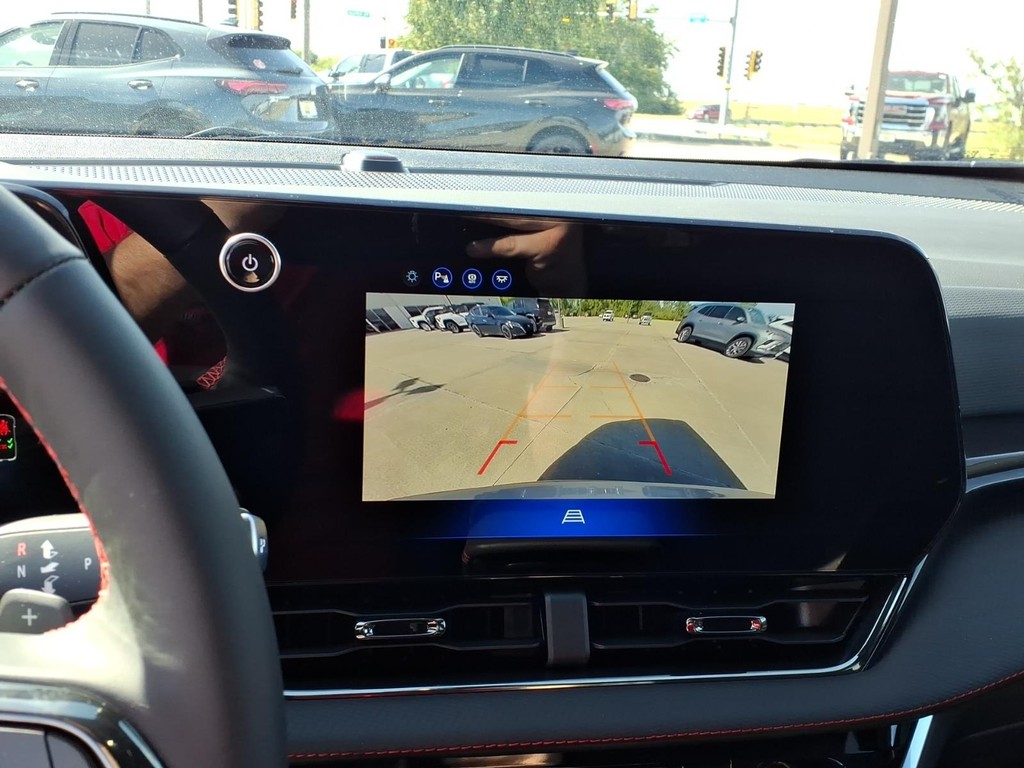 Chevrolet Equinox Vehicle Full-screen Gallery Image 13