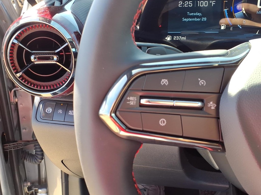 Chevrolet Equinox Vehicle Full-screen Gallery Image 15