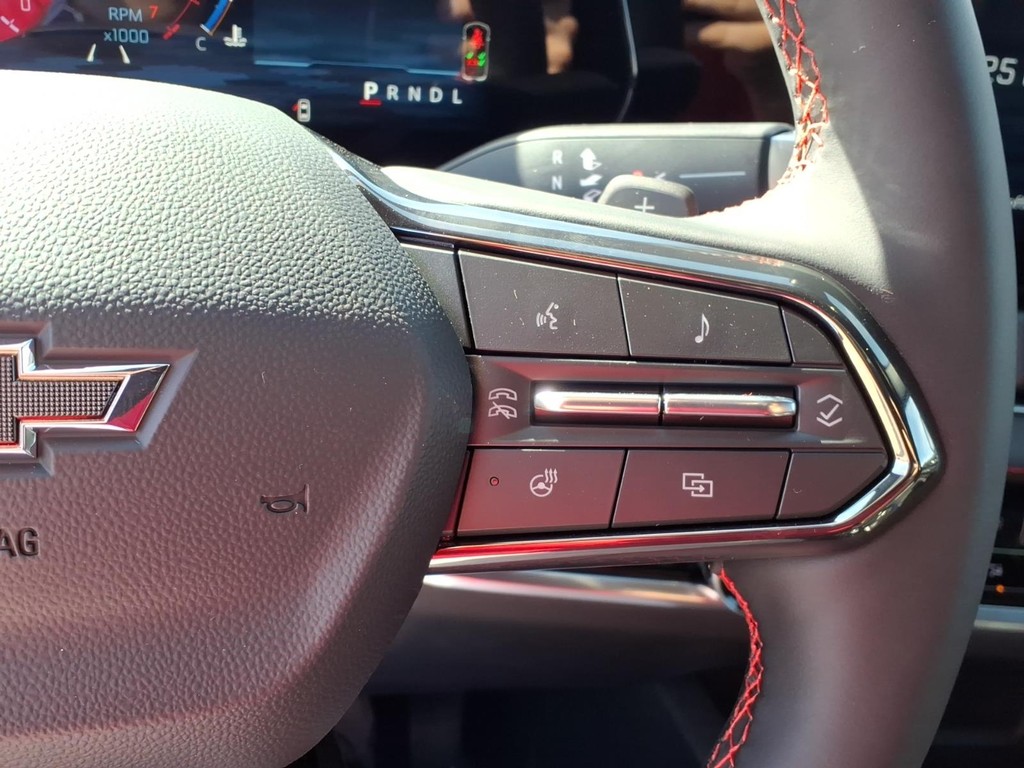 Chevrolet Equinox Vehicle Full-screen Gallery Image 16